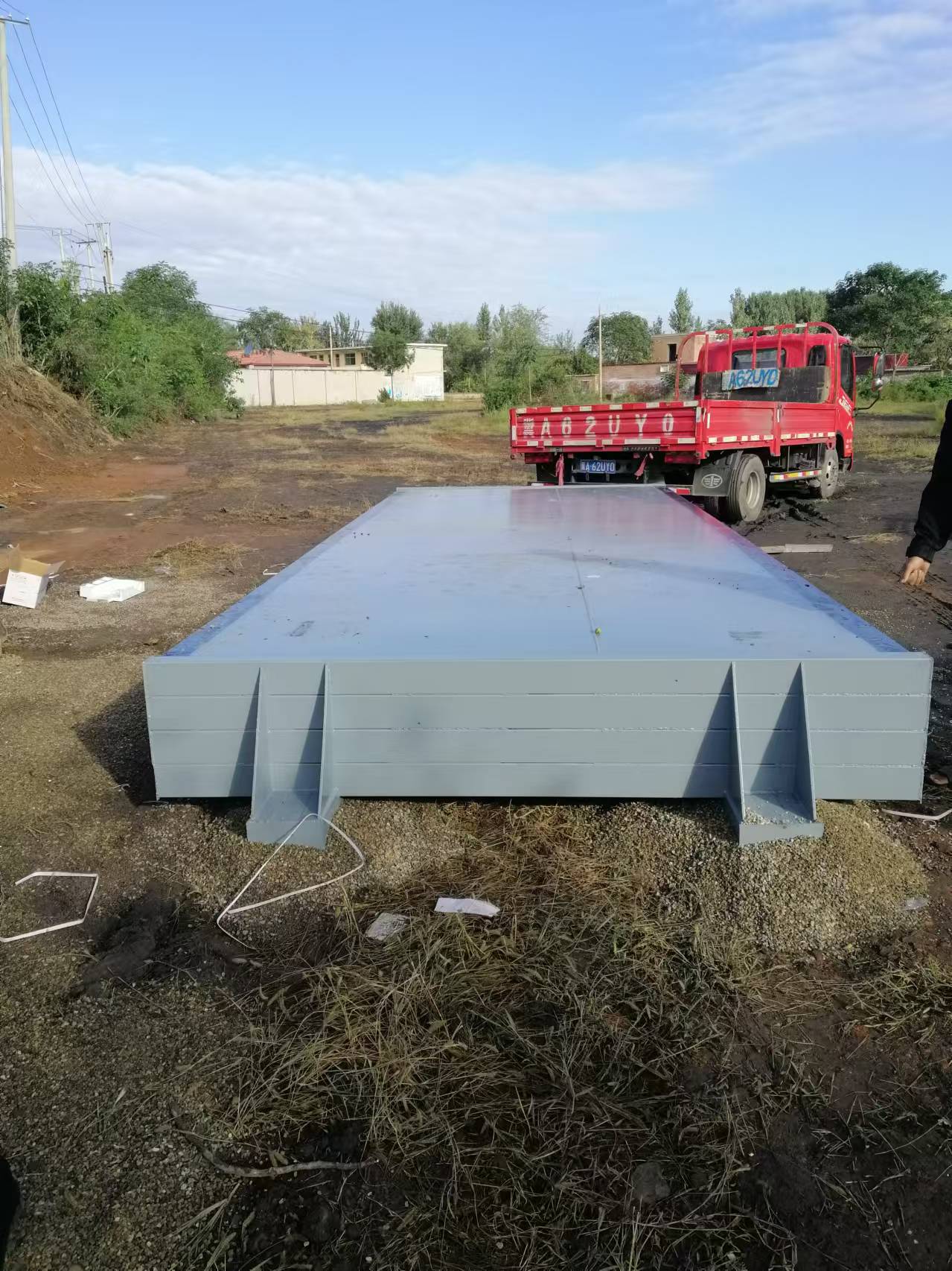 臨城劉總帶鋼構(gòu)基礎30噸2.5*6米地磅